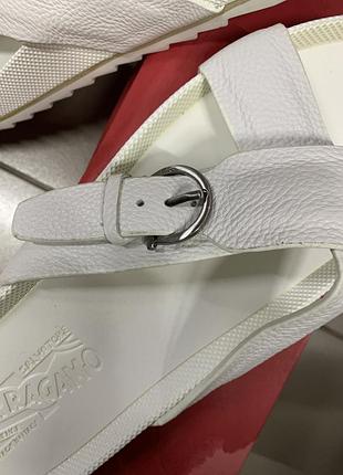 Шлепанці  білі шкіряні 7