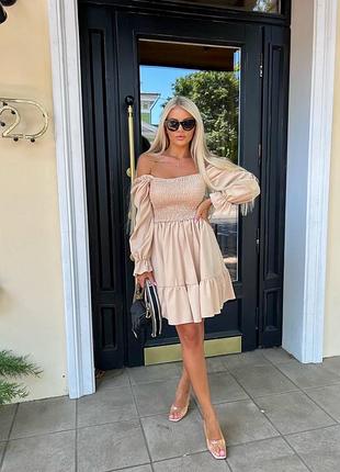 Жіноча сукня різних кольорів