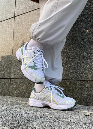 Кроссовки Känn dig bekväm att rida till någon utmaning i denna ASICS LITE Show LS-topp för män