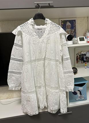 Гарна мереживна сукня