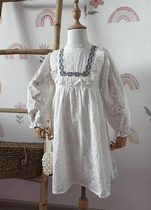 Сукня плаття біле прошва на довгий рукав з вишитим комірем вишивка