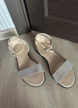 Босоніжки бежеві жіночі з блискітками