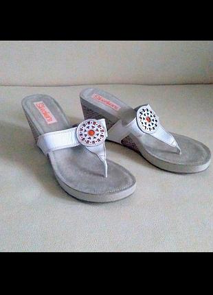 Шлепанцы skechers  р.40