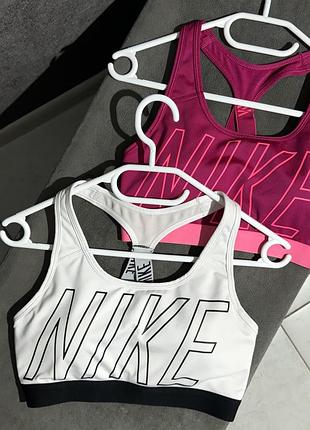 Спортивні топи з чашкою nike