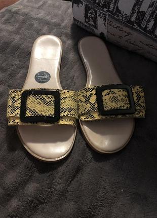 Шльопанці жіночі