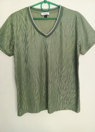 Футболка карандашной цвет.