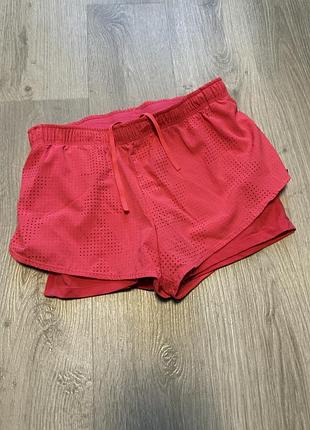 Спортивные шорты
