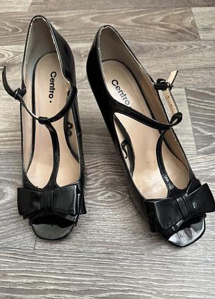 Лакові чорні туфлі с бантиком