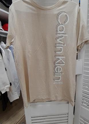 Футболка calvin klein. оригинал 
8 и 14/16 лет