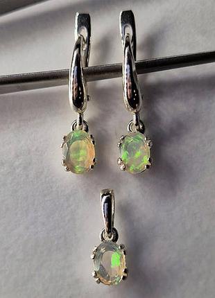 Комплект з натуральними ефіопськими опалами, срібний жіночий схваленими гемологом (сережки, кулон)