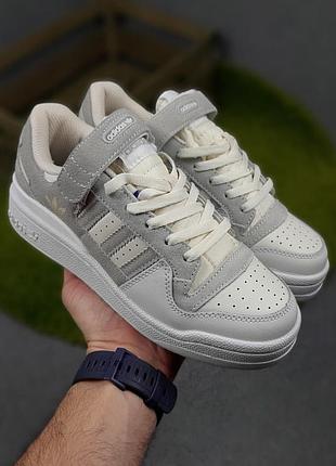 Женские стильные кроссовки. adidas forum. (молочные с серым белая пятка).