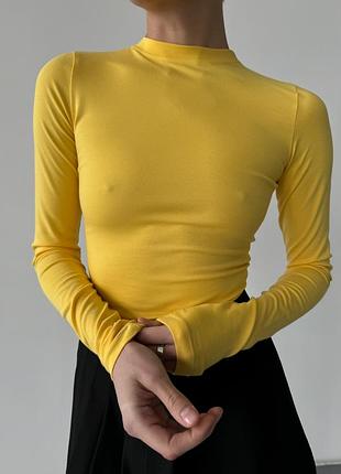 Обтягуючий лонгслів жовтий