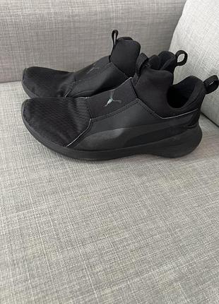 Кросівки жіночі