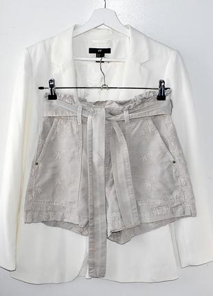 Guess le;t класні шорти ліоцел  з вишивкою у кольорі тауп