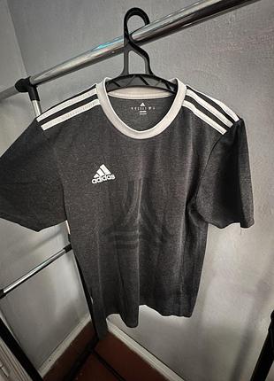 Футболка adidas