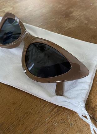 Сонцезахисні окуляри форми cat eye