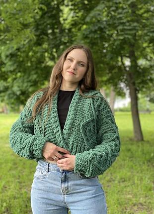 Вʼязаний короткий жіночий кардиган, з гіпоалергенної пряжі alize puffy
