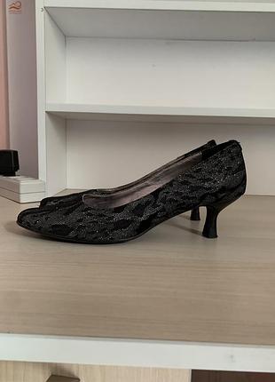 Туфлі жіночи