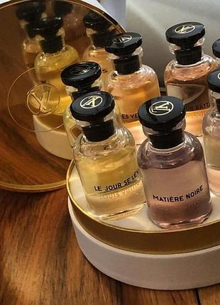Розпродують власну колекцію парфумів louis vuitton, франція