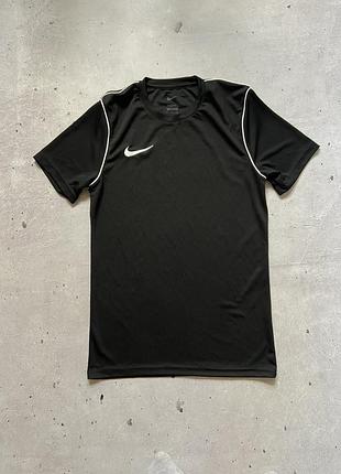 Сплртивна чоловіча футболка nike dri fit