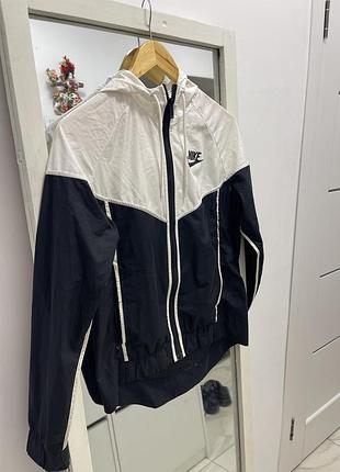 Спортивная ветровка nike