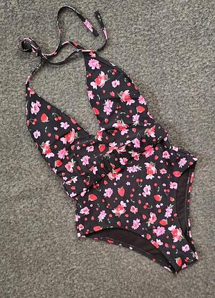 Купальник сдельный  полуничка , new look,  u9 8, eur 36. маломерит!!
