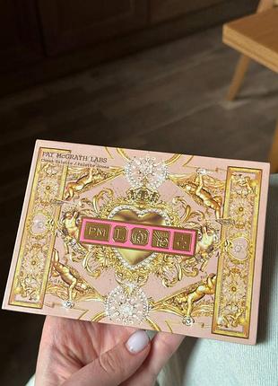 Палетка (палітра) для обличчя pat mcgrath divine blush glow cheek palette nude venus