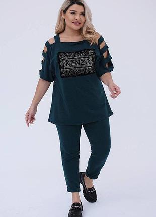 Костюм женский в цветах