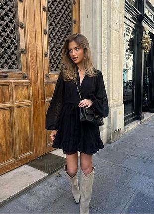 Черное мини платье с летящими рукавами от zara