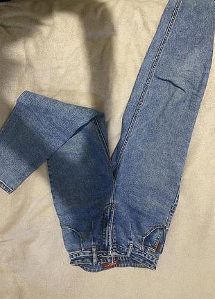 Джинси mom