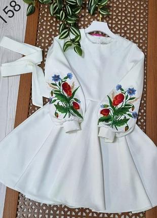 Ніжна сукня для дівчинки