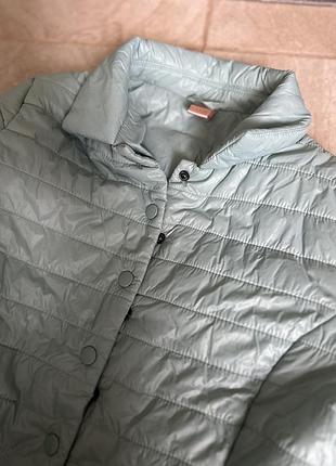 Легка весняна куртка