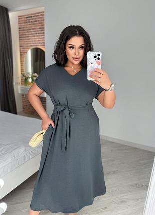 Стримана крепова сукня міді батал вільного крою з кишенями і короткими рукавами з поясом літня