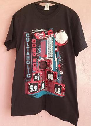 Черная с рисунком футболка gildan