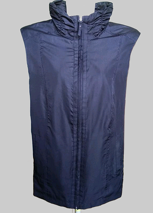 Комфортный чёрный жилет на молнии / женская демисезонная жилетка безрукавка