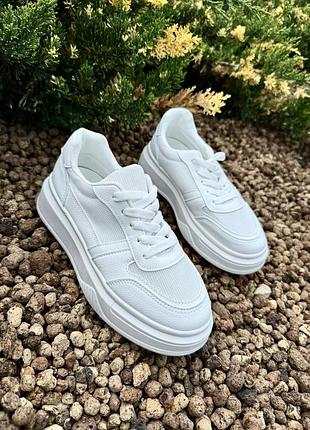 Микс комфорта и дизайна, ультралегкие белые кроссовки - идеально на каждый день