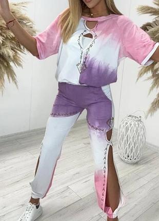 Бомбезний стильовий костюм с розрізами, туреччина люкс якість,ніжні кольори.