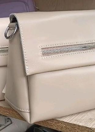 Вмістка жіноча шкіряна сумка середнього розміру на 2 ручки