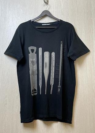 Футболка з принтом dr denim