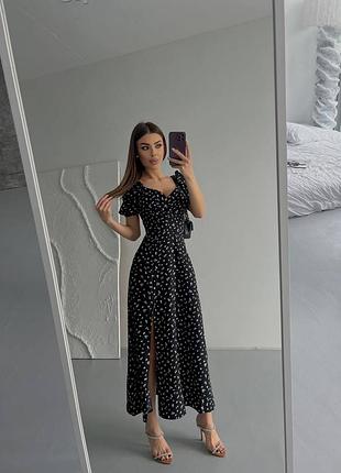 Платье с разрезом