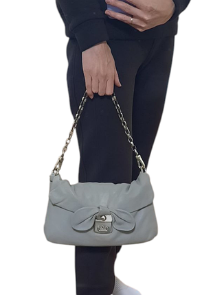 Сумочка marc by marc jacobs оригинал 
из натуральной мягкой, нежной кожи.