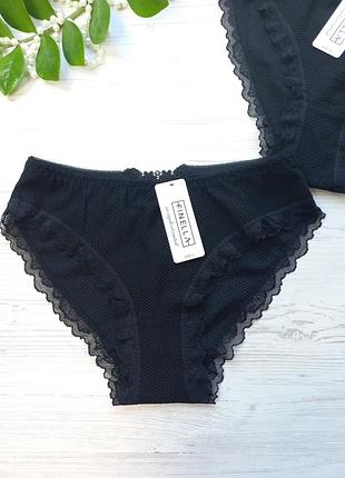 Нежные трусики из перфорированной дышащей ткани соты декорированы кружевом finella 90443