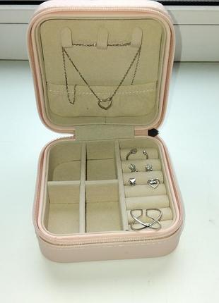 Набор украшений от бренда minimal.
все в идеальном состоянии.