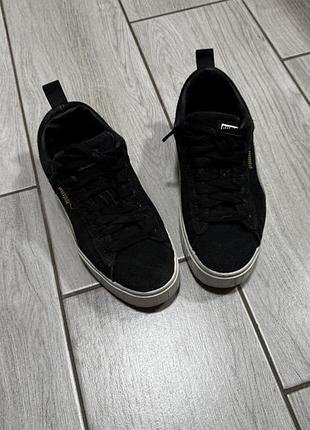 Чорні замшеві жіночі кросівки пума на платформі