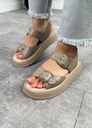 Босоніжки жіночі