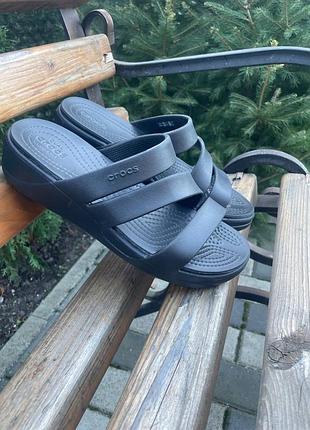 Жіночі босоніжки, сандалі crocs, розмір w9, чорні!
