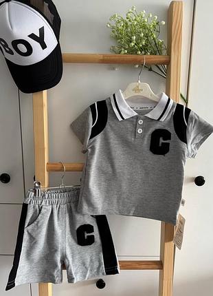 Сірий літній костюм