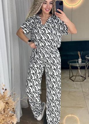 Костюм жіночий