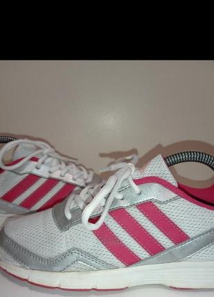 Брендові супер легкі шкіряні кросівки adidas.