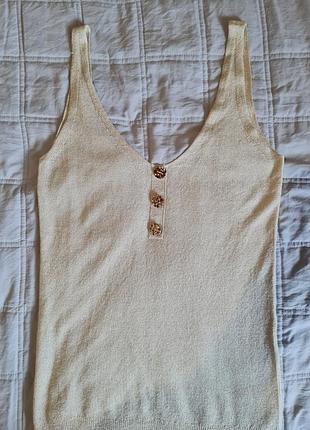 Красивая майка с пуговицами